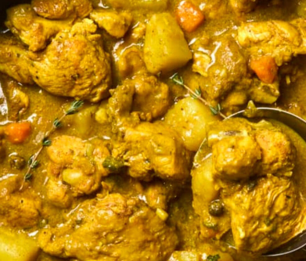 Tender chicken in coconut curry sauce